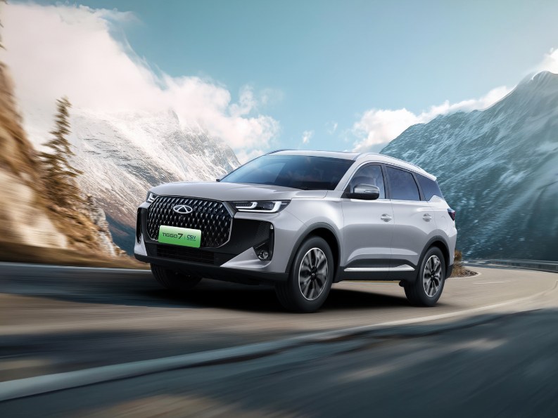 Chery TIGGO 7 on a mountain road